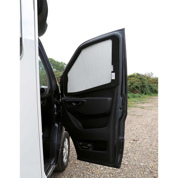 REMIfront Right Blinds Mercedes Sprinter 2019-On Handle Black Trim